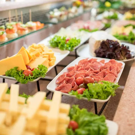 海滩地平线度假酒店 4* 马斯蒂查里